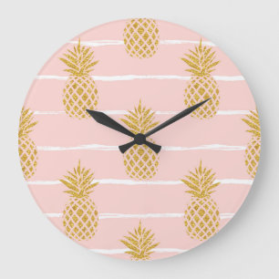 Gold Ananas, gestreift Sommer Hintergrund. Große Wanduhr