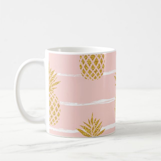Gold Ananas, gestreift Sommer Hintergrund. Kaffeetasse (Links)