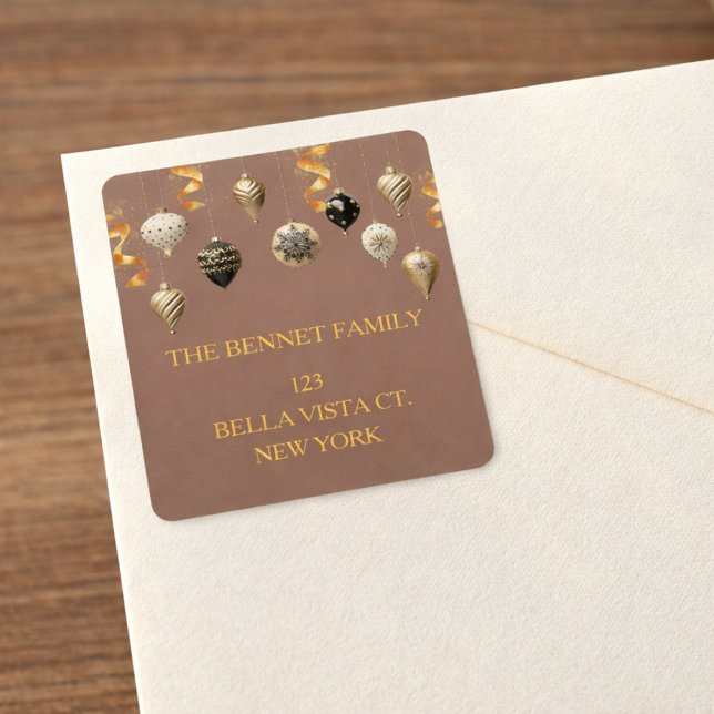 Gold and Black Christmas Baubles Adressaufkleber (Von Creator hochgeladen)