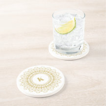 Gold auf weißem, verziertem Mandelkreisdesign