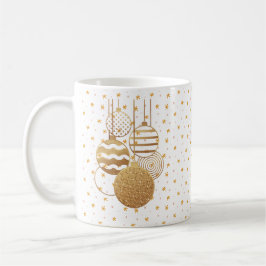 Gold baubles and stars on a white background kaffeetasse