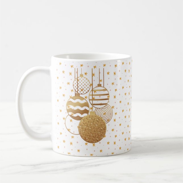 Gold baubles and stars on a white background kaffeetasse (Links)