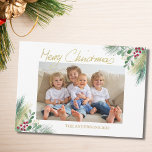 Gold Berries Foto Weihnachten<br><div class="desc">Diese stilvolle Weihnachtskarte ist mit Aquarellfolien und Beeren in Rot,  Grün und Gold dekoriert. Es sagt frohe Weihnachten in eleganter Schrift Typografie. Einfach mit Ihrem Namen und Foto anpassbar. Weil wir unsere Kunstwerke erstellen,  werden Sie dieses exakte Bild von anderen Designern nicht finden. Original Wasserfarbe © Michele Davies.</div>