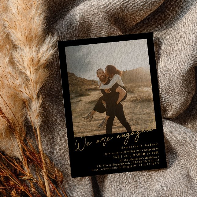 Gold Black minimalist 2 photos engagement party Einladung (Gold Black minimalist 2 photos engagement party Invitation)