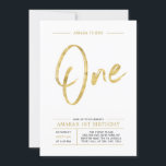Gold | Brush Letters One 1. Geburtstag Party Einladung<br><div class="desc">Feiern Sie Ihren besonderen Tag mit dieser stilvollen Geburtstagsfeier. Dieses Design verfügt über ein Pinselskript "One" mit einem sauberen Layout in der Farbe Gold & Weiß. Weitere Designs und Party-Zubehör sind in meinem Shop BaraBomDesign erhältlich.</div>