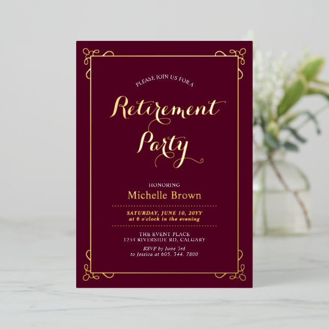 Gold & Burgund Elegantes Classy Rentirement Party Folieneinladung (Stehend vorne)