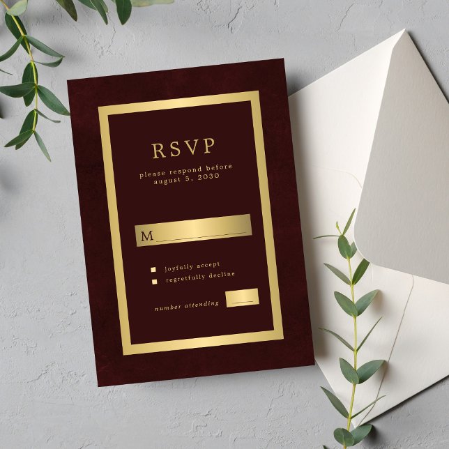 Gold burgundy formal wedding modern typography RSVP karte (Von Creator hochgeladen)
