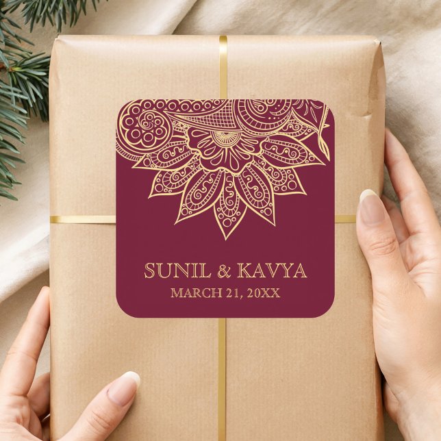 Gold Burgundy Mehendi Henna Indische Gastgeschenk  Quadratischer Aufkleber (Von Creator hochgeladen)