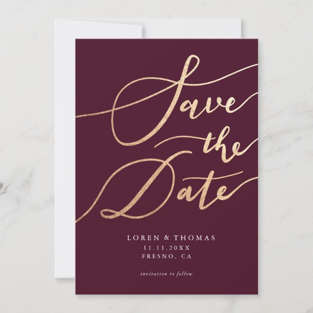 Gold Burgundy Script Typografie Save the Date (Vorderseite)