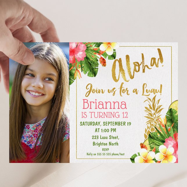 Gold Calligraphy Luau Foto Geburtstagseinladung Einladung (Tropical Floral Aloha Luau Birthday Invitation with Photo, Gold Pineapple, Aloha Luau Invitation)