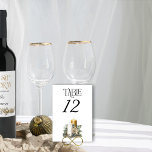 Gold Candle und Holly Christmas Tischnummer<br><div class="desc">Winterhochzeit Tischnummer mit eleganter Typografie und romantischen goldfarbenen Kerzen,  mit goldenen,  goldenen Beeren und einer Poinsettia-Blume dekoriert. Für die Koordinierung von Einladungen,  Schreibwaren und Dekorationen während der Veranstaltung,  schauen Sie bitte in der Holly Bells Wedding Collection nach oder schreiben Sie mir,  um zusätzliche Artikel hinzuzufügen,  die Sie benötigen.</div>