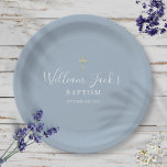 Gold Cross Taufe Christening Dusty Blue Pappteller<br><div class="desc">Mit einem eleganten Skriptnamen. Personalisieren Sie Ihre Taufe oder Taufinformationen in schicken Schriftzeichen auf staubblauem Hintergrund. Entwickelt von Thisisnotme©</div>