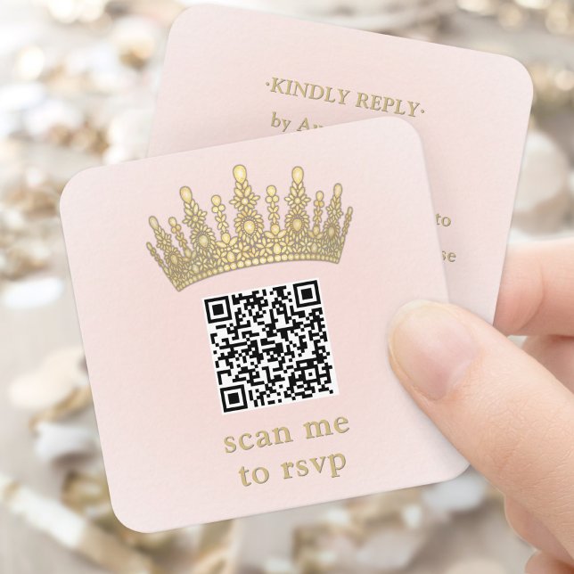 Gold Crown Blush Pink Quinceañera Scan Me QR RSVP Begleitkarte (Von Creator hochgeladen)
