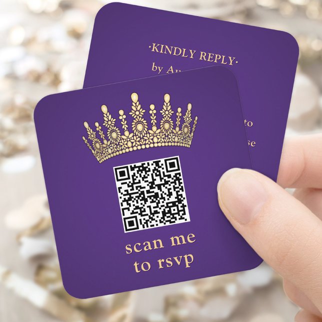 Gold Crown Dark Purple Quinceañera Scan Me QR RSVP Begleitkarte (Von Creator hochgeladen)