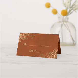 Gold Curls auf Rost Orange Elegantes Hochzeitstil Platzkarte