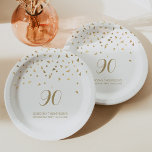 Gold Dreiecke 90. Geburtstagsparty Weiß Pappteller<br><div class="desc">Hilf ihr, ihren 90. Geburtstag stilvoll zu feiern, mit diesem schlichten, aber eleganten Design, mit Imitaten goldgeflochtenen Konfetti, die auf der Zahl "90" in der Handschrift in Gold Schriftart auf weißem Hintergrund abweichen. Personalisieren Sie es mit dem Namen der Ehre in Gold Sans Serif Schriftart, zusammen mit dem Anlass und...</div>