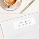 Gold Elegante Script Wedding Rücksendeadresse<br><div class="desc">Chic, modern und einfach Brautadressen-Label mit Ihren Namen in goldfarben elegante handgeschriebene Skriptkalligraphie auf weißem Hintergrund. Fügen Sie einfach Ihren Namen und Ihre Adresse hinzu. Exklusiv für Sie entworfen von Happy Dolphin Studio. Wenn Sie Hilfe oder passende Produkte benötigen, kontaktieren Sie uns bitte unter happydolphinstudio@outlook.com. Wir helfen Ihnen gerne, Ihre...</div>