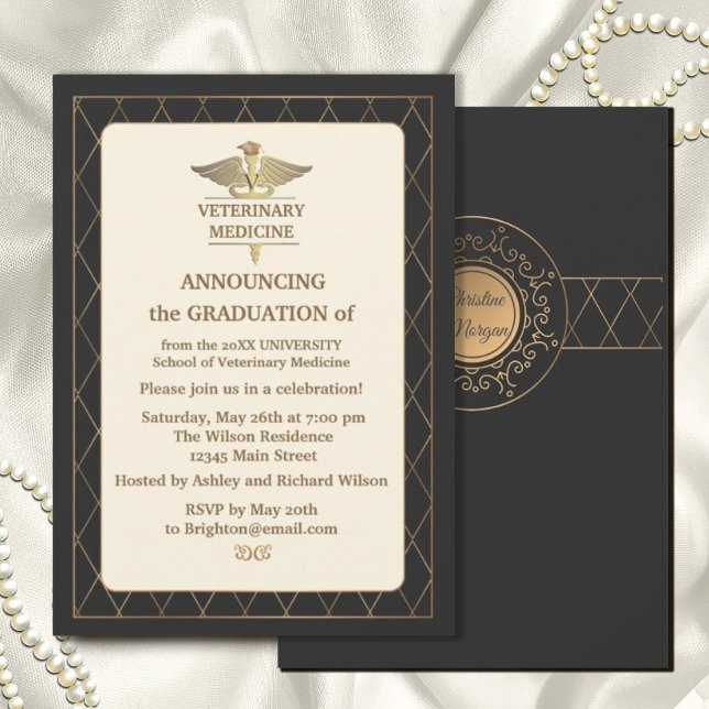 Gold Elegante Verzierte Romantische Tiermedizin Einladung (graduation #veterinarymedicine#gradparty #zazzleinvitation #classic #vintage #gold #cap #capgrad)