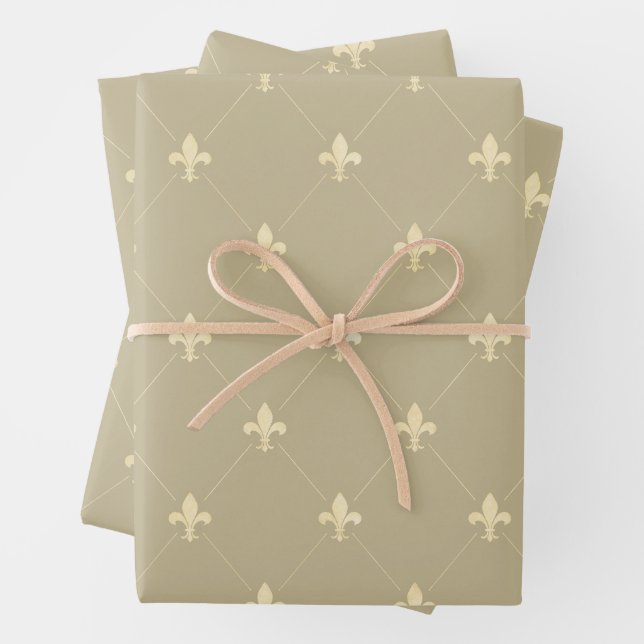 Gold Fleur-de-Lis auf Light Brown Geschenkpapier Set (Beispiel)