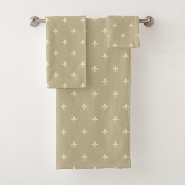 Gold Fleur-de-Lis Latte Brown Badhandtuch Set (Insitu)