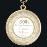 Gold Floral Elegance 50. Hochzeitstag Vergoldete Kette<br><div class="desc">Herrliche goldfarbene und weiße fünfzigjährige Hochzeitskette mit detailreicher goldblühender Spitze über weißer Grenze und weißes Zentrum mit goldkreisfarbenem Akzent. Passen Sie Namen und Datumstext mit Ihren Informationen an. Matching Jubiläumseinladungen,  Ornament und mehr in meinem Geschäft.</div>