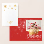 Gold Foil Frohe Weihnachten Snowflake Foto-Karte Folienkarte<br><div class="desc">Gold Foil Weihnachtshandschrift Script Snowflake Foto Card. Foto und Text dieser Weihnachtskarte können mit Ihrem Foto und Namen aktualisiert und angepasst werden. Diese Karte zeigt Ihren Namen auf der Innenseite der Gold Foil Weihnachtskarte an.</div>