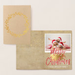 Gold Foil Frohe Weihnachtswraath Foto Card Folienkarte<br><div class="desc">Gold Foil Weihnachtskranz Handschrift Skript Handschrift Papier Fotokarte Papier. Foto und Text dieser Weihnachtskarte können mit Ihrem Foto und Namen aktualisiert und angepasst werden. Diese Karte zeigt Ihren Namen auf der Innenseite der Gold Foil Weihnachtskarte an.</div>