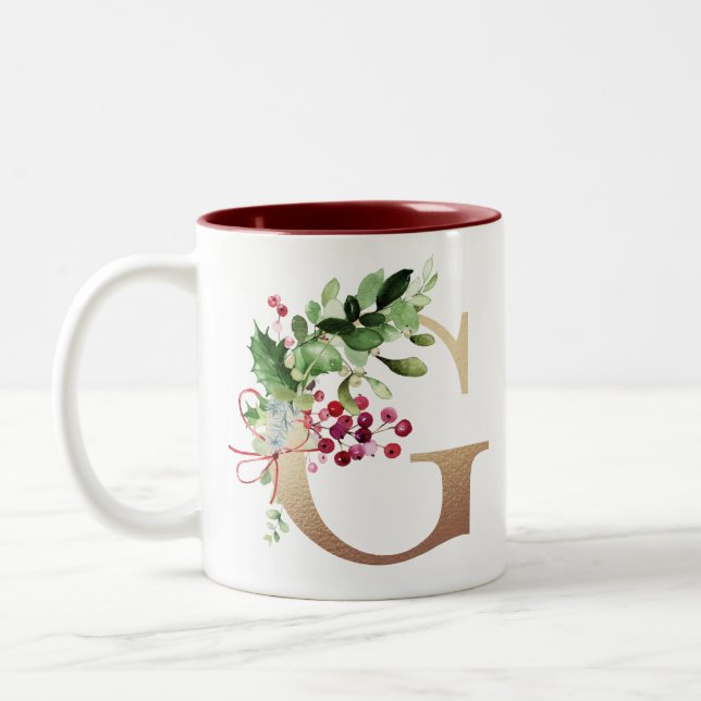 Gold Foil G Monogram Pine & Berry Christmas Two- Zweifarbige Tasse (Links)