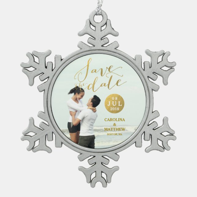 Gold Foil Glamour | Foto Save the Date Urlaub Schneeflocken Zinn-Ornament (Vorderseite)