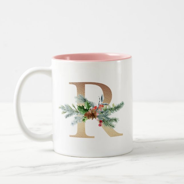 Gold Foil R Monogram Pine & Berry Christmas Zweifarbige Tasse (Links)