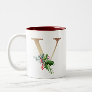 Gold Foil V Monogram Pine & Berry Christmas Zweifarbige Tasse