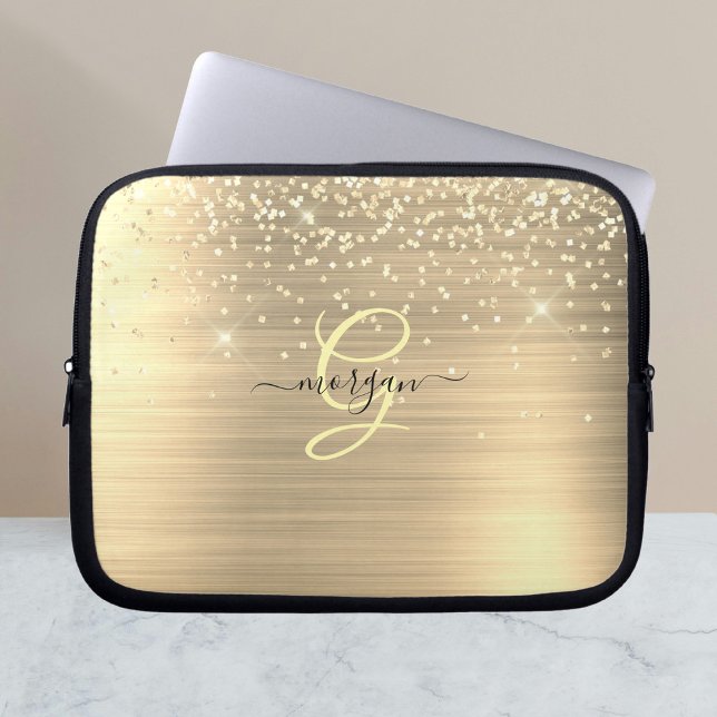 Gold Glitter & Monogramm, schwarzer Schriftname Laptopschutzhülle (Von Creator hochgeladen)