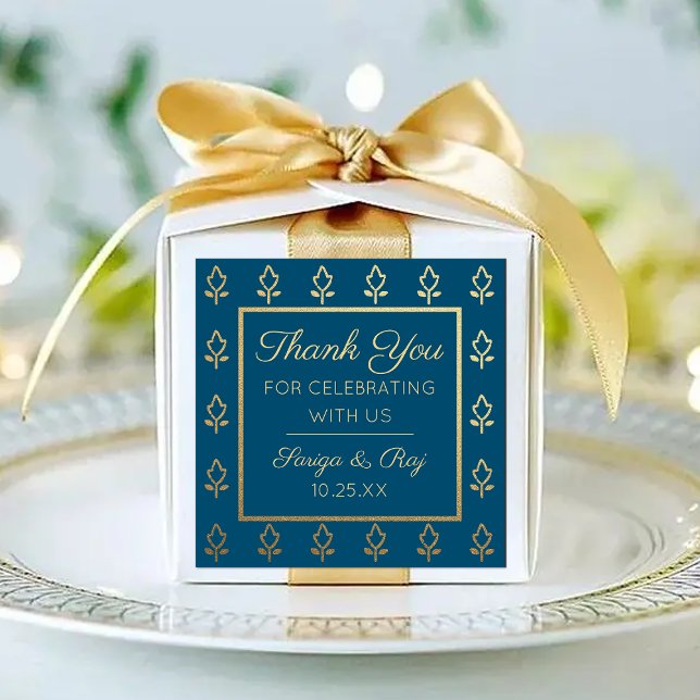 Gold Glitzer Blume Hochzeit Rückgabegarantie Gefal Quadratischer Aufkleber (indian wedding favor return gift label stickers, hindu wedding favor, mehndi sangeet favor packaging)