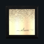 Gold Glitzer Girly Luxus Moderne Monogram Name Erinnerungskiste<br><div class="desc">Gold Imitats Foil Metallic Sparkle Glitzer gebürstete Metal Monogram Name Juwelry Keepake Box. Dies macht den perfekten Abschluss,  Geburtstag,  Hochzeit,  Brautparty,  Jubiläum,  Babydusche oder Junggeselinnen-Abschied Geschenk für jemanden,  die Lieben glamourösen Luxus und schicke Stile.</div>