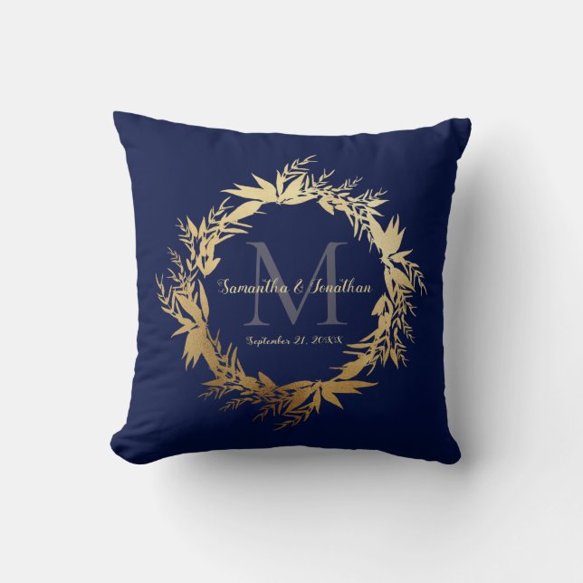 Gold Greenery Monogram Navy Blue Wedding Keepake Kissen (Vorderseite)