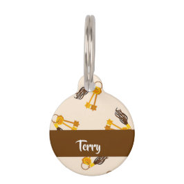 Gold house keys on pink haustiermarke