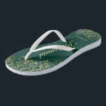 Gold Lace Elegant Emerald Green Bridesmaid Wedding Flip Flops<br><div class="desc">Diese eleganten Hochzeitskippen sind eine großartige Möglichkeit, um Ihren Brautmädchen zu danken und sie zu erkennen und ihnen nach einem langen Tag eine Erholung zu geben. Das schöne Design zeichnet sich durch ein elegantes Design mit goldenen Spitzen-Frills auf einem smaragdgrünen Hintergrund und extravagant goldfarbenen Schriftzeichen aus. Der Text liest Bridesmaid...</div>