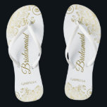 Gold Lace Frills Elegante White Bridesmaid Wedding Flip Flops<br><div class="desc">Diese eleganten Hochzeitskippen sind eine großartige Möglichkeit, um Ihren Brautmädchen zu danken und sie zu erkennen und ihnen nach einem langen Tag eine Erholung zu geben. Das schöne Design zeichnet sich durch ein elegantes Design mit goldenen Spitzen-Frills auf weißem Hintergrund und extravagant goldfarbenen Schriftzeichen aus. Der Text liest Bridesmaid mit...</div>