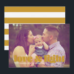Gold Liebe und Light Single Foto Hanukkah Card Feiertagskarte<br><div class="desc">Diese moderne Hanukkah-Karte besticht durch die goldfarbenen Worte Liebe & Licht über ein volles Foto. Die Rückseite weist ein passendes,  gestreiftes Muster auf.</div>