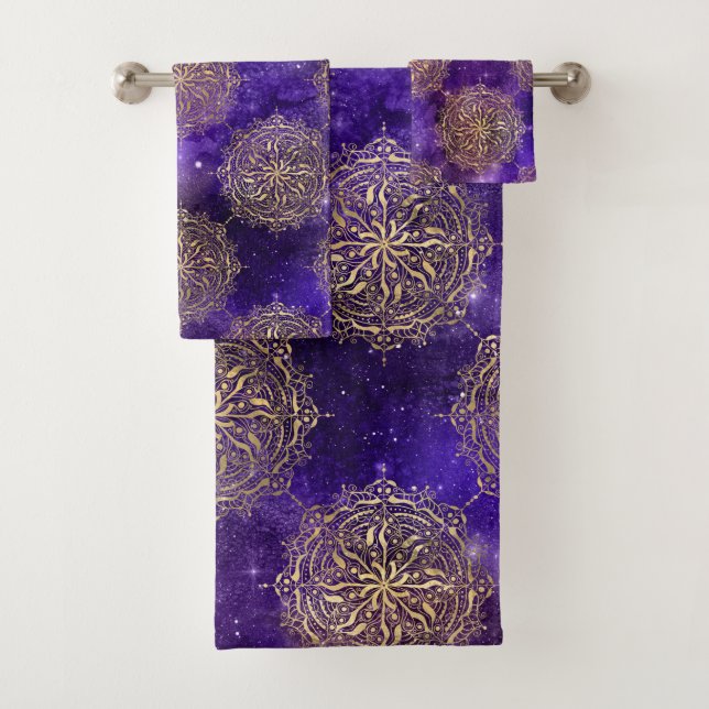 Gold & Lila Galaxy Dharma Mandala Muster Badhandtuch Set (Insitu)
