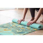 Gold Mandala Yoga Mat Yogamatte<br><div class="desc">Mit unserem exquisiten Yoga Mat Blue Gold Mandala Namaste Design Yoga Mat stärken Sie Ihre Yoga-Praxis. Diese bezaubernde Matte präsentiert goldfarbene und wasserfarbene blaue Mandalase vor einem beruhigenden hellblauen Hintergrund und schafft ein harmonisches und ruhiges Ambiente für Ihre Yoga-Sessions. Personalisieren Sie es mit Ihrem eigenen stilvollen Skriptnamen, um es wirklich...</div>