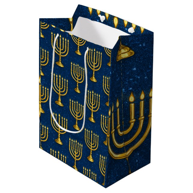 Gold Menorahs auf Funkelnd Jay Blue Hanukkah Mittlere Geschenktüte (Vorderseite Schrägansicht)