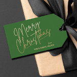 Gold Merry Christmas Luxe Green Geschenkanhänger<br><div class="desc">Frohe Weihnachten in einem Imitat goldene Folienskript und Ihre Namen in schicken Schriften,  diese grünen Geschenketiketten oder Gastgeschenk Tags sind stilvoll für jeden Weihnachtsfeiertag.</div>