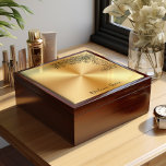 Gold-Metallic-Floral-Border Personalisiert Erinnerungskiste<br><div class="desc">Einfache luxuriöse Schmuckbox, eine perfekte Mischung aus Eleganz und Persönlichkeit. Diese Schmuckbox aus echtem Holz und Keramik mit goldmetallischem bedrucktem Design ist sowohl für ein schönes Display als auch für eine funktionale Speicherlösung konzipiert. Die Oberseite des Gehäuses ist mit einem atemberaubenden, kreisförmigen goldenen Pinseldesign und einer niedlichen, von Hand gezeichneten...</div>