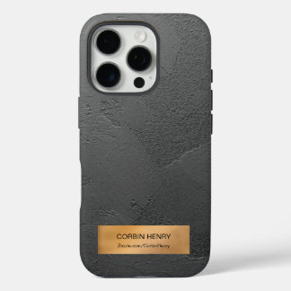 Gold Metallplakette Schwarze Textur Personalisiert iPhone 16 Pro Hülle