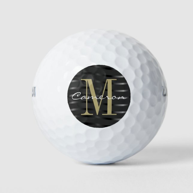 Gold Monogram Initial und Name auf Black Gift Golfball (Vorderseite)