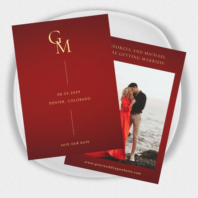 Gold Monogram Minimalistisch Dark Red Stylish Wedd Save The Date (Von Creator hochgeladen)