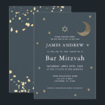 Gold Moon & Stars Navy Blue Bar Mitzvah Einladung<br><div class="desc">Diese einfache und schicke Bar Mitzvah Einladung bietet einen Mitternacht blauen / marineblau Hintergrund mit dem Stern des Davids, die Imitate Gold Glitzer Halbmond und Sterne. Die Rückseite ist mit einem dunkelblauen/marineblauen Hintergrund mit Imitaten mit vergoldeten Spritzern versehen. Personalisieren Sie es für Ihre Bedürfnisse. In meinem Geschäft finden Sie passende...</div>