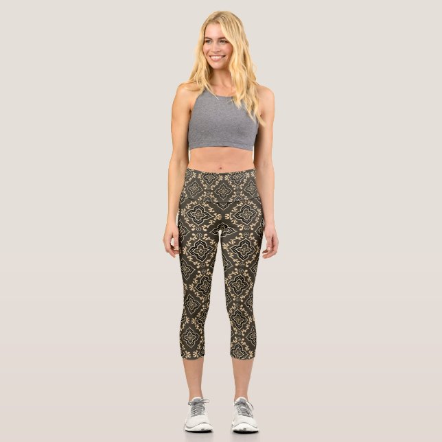 Gold n Brown Geometric Pattern / Indische Printwer Capri Leggings (Vorderseite)