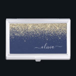 Gold Navy Blue Glitzer Script Monogram Girl Name Visitenkarten Dose<br><div class="desc">Navy Blue und Gold Sparkle Glitzer Script Monogram Name Business Card Holder. Das macht den perfekten 16 Geburtstag,  Hochzeit,  Brautparty,  Jubiläum,  Babydusche oder Junggeselinnen-Abschied Geschenk für jemanden,  der Lieben glamourösen Luxus und schicke Stile.</div>